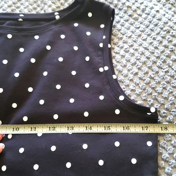 Sleeveless tee/tank - Picture 2 of 3